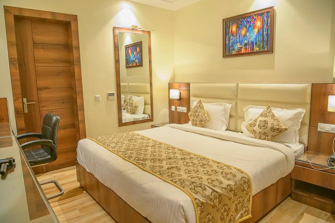 Hotel Hira Inn-10Mins From Railway Station & Bus Station Prayagraj Extérieur photo